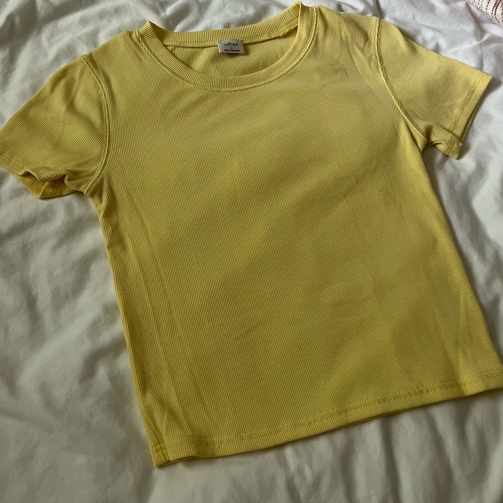 Aritzia Wilfred yellow t shirt